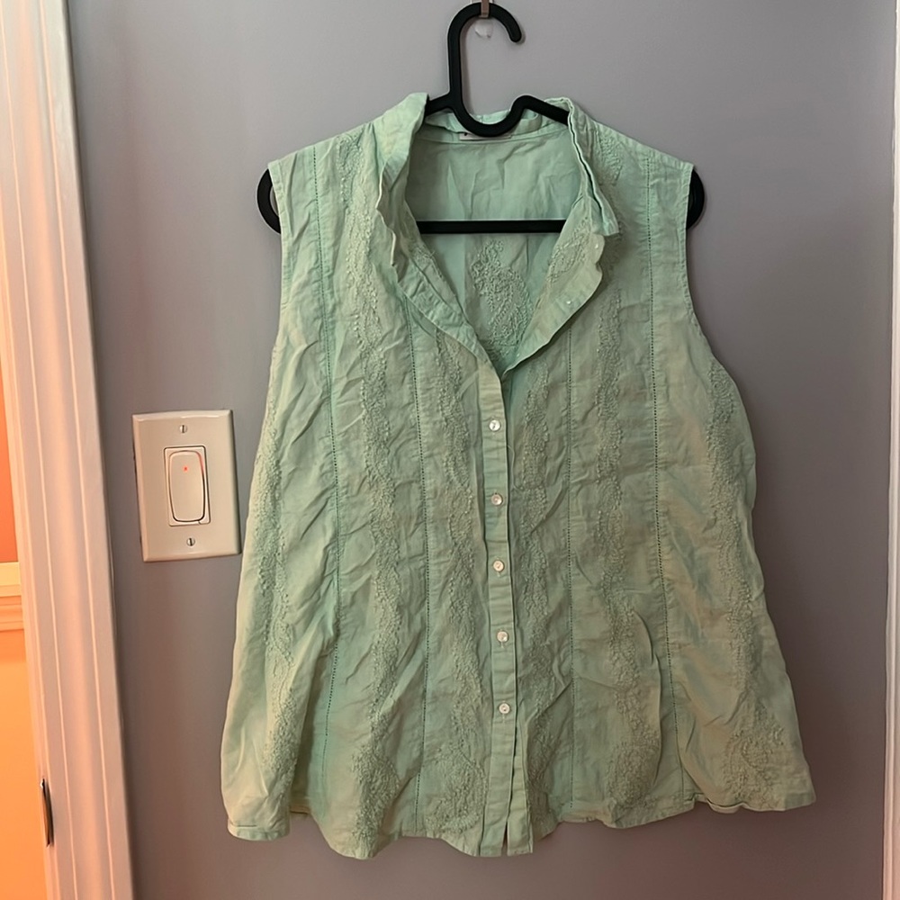 Chick style breezy top!
